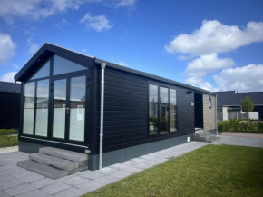 Holiday Home De Zeeparel by Interhome